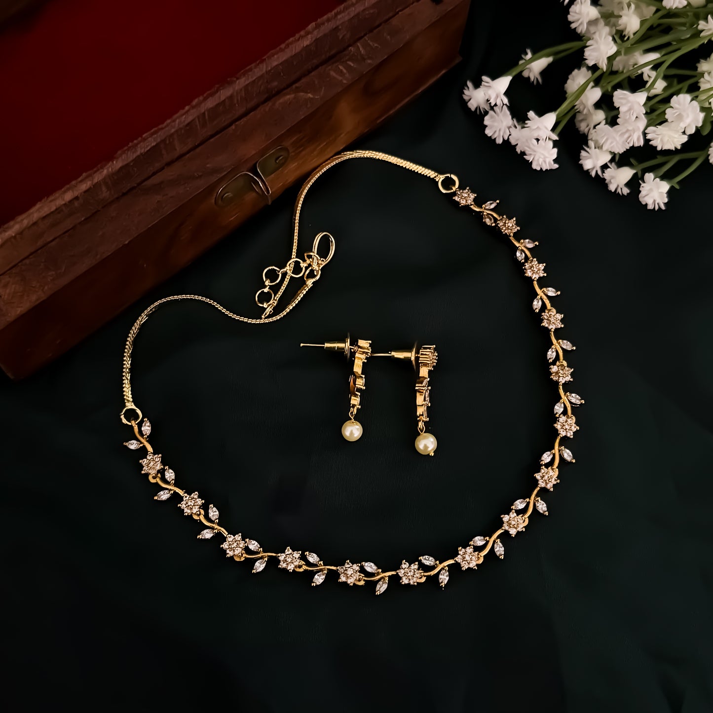 Petals Diamond Minimal AD Necklace Set