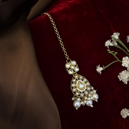 Golden Pallavi Kundan Choker Necklace Set