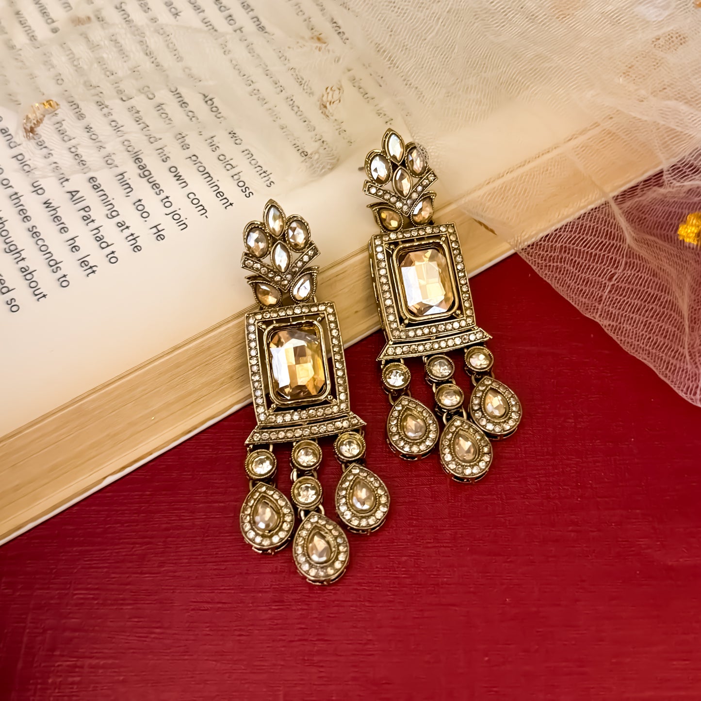 Golden Shehneel Kundan Choker Necklace Set
