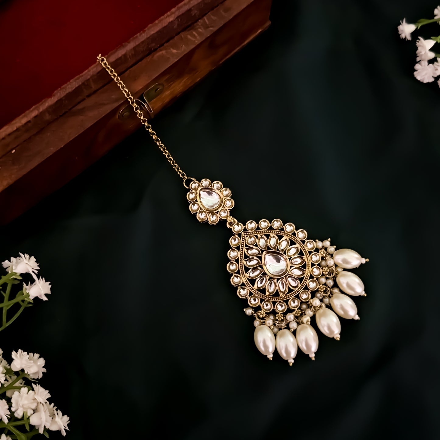 Mandana Kundan Pearl Necklace Set - Golden