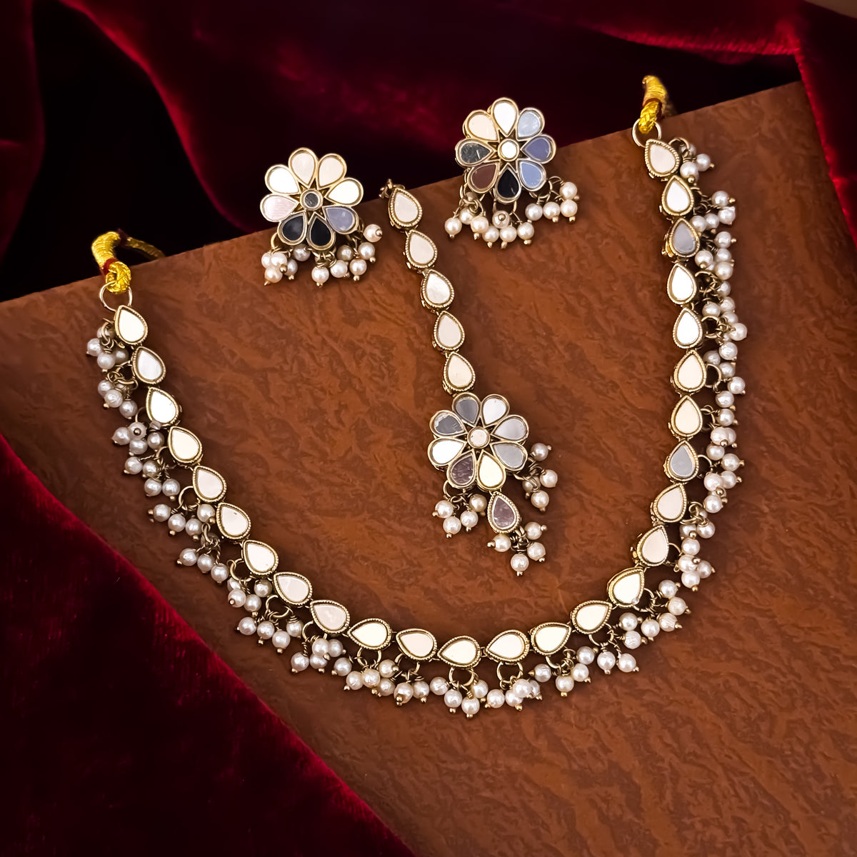 Golden Deeksha Mirror Sleek Necklace Set