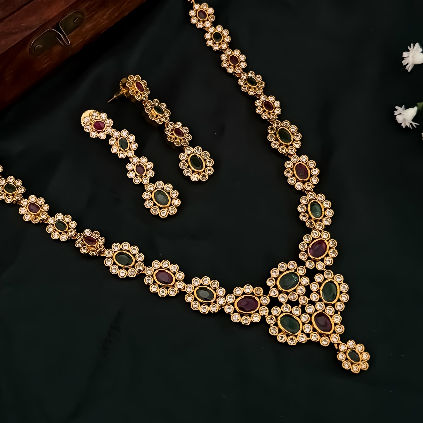 Varnika Cluster AD Necklace Set