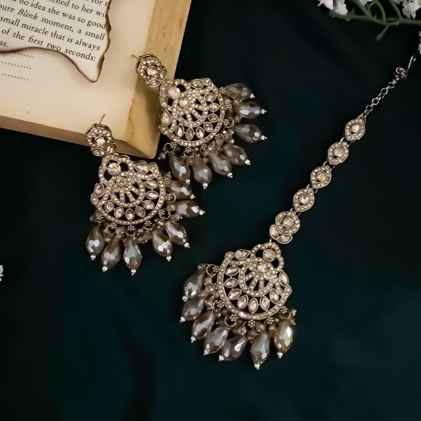 Kunja Jadau Necklace Set - Golden