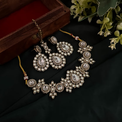 Israt Kundan Necklace Set - Golden