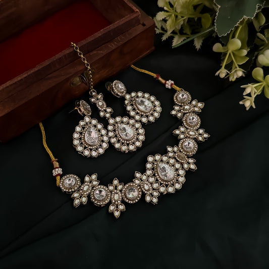 Israt Kundan Necklace Set - Golden