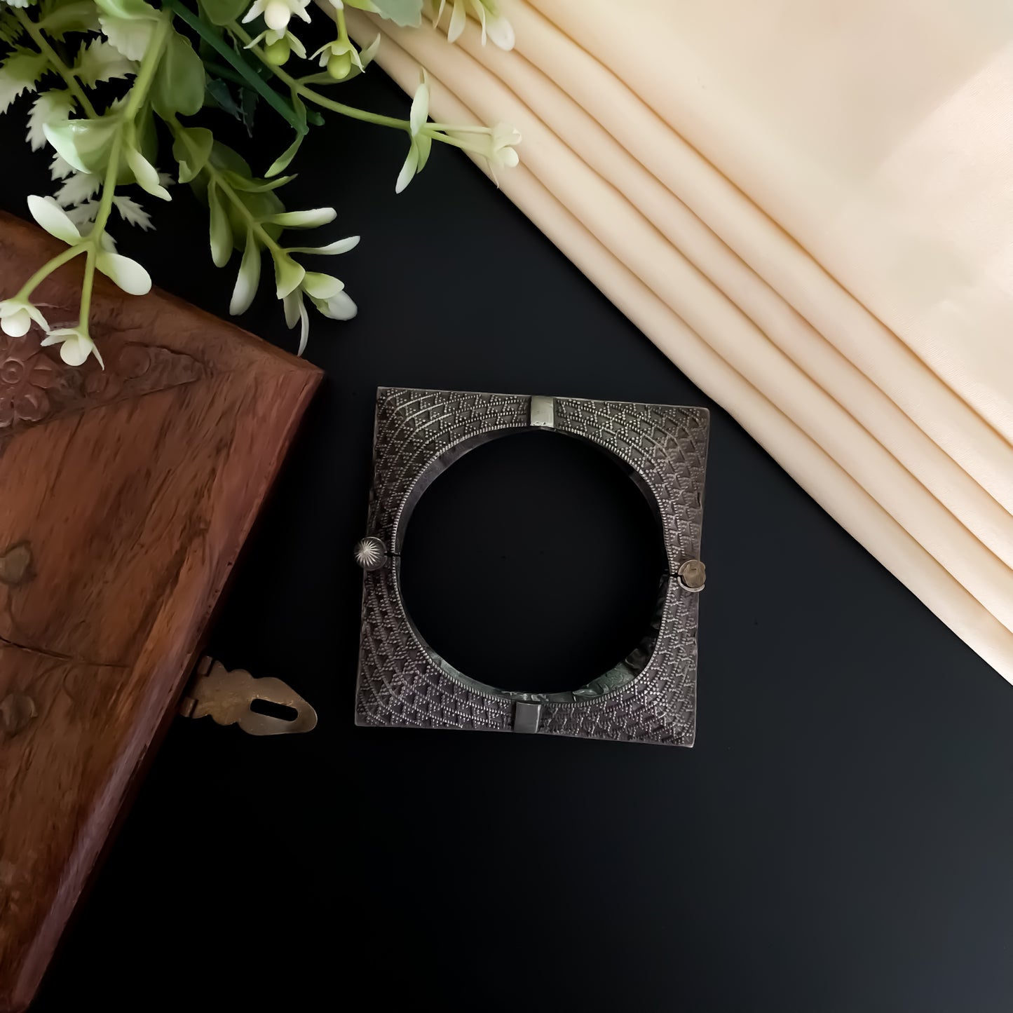 Rasika Craved SLA Openable Bracelet/Kada