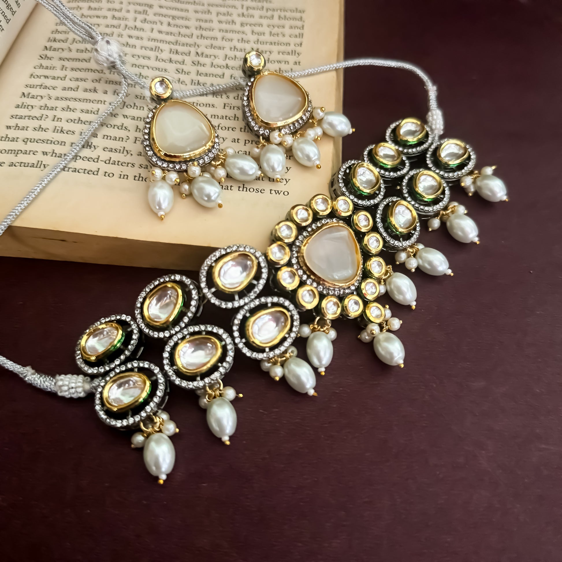 Devyani Kundan Necklce Set-Golden