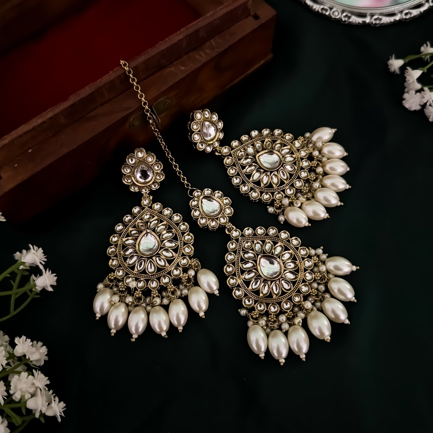 Mandana Kundan Pearl Necklace Set - Golden