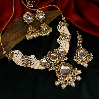 Sunaina Kundan Choker Necklace Set - Golden