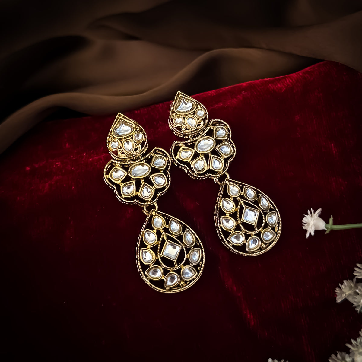 Golden Suzanne Kundan Necklace Set