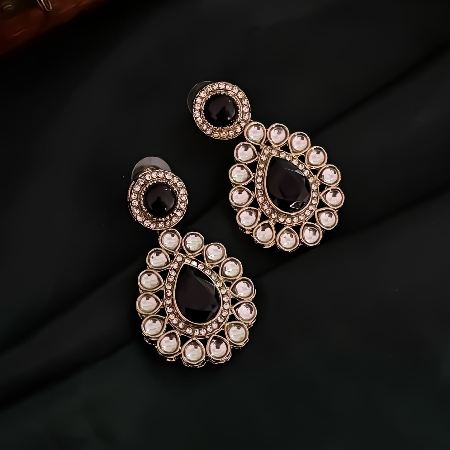 Israt Kundan Necklace Set - Black
