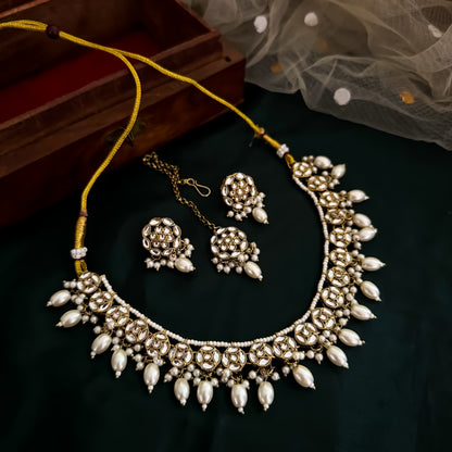 Mitali Kundan Sleek Golden Necklace Set with Earrings & Teeka