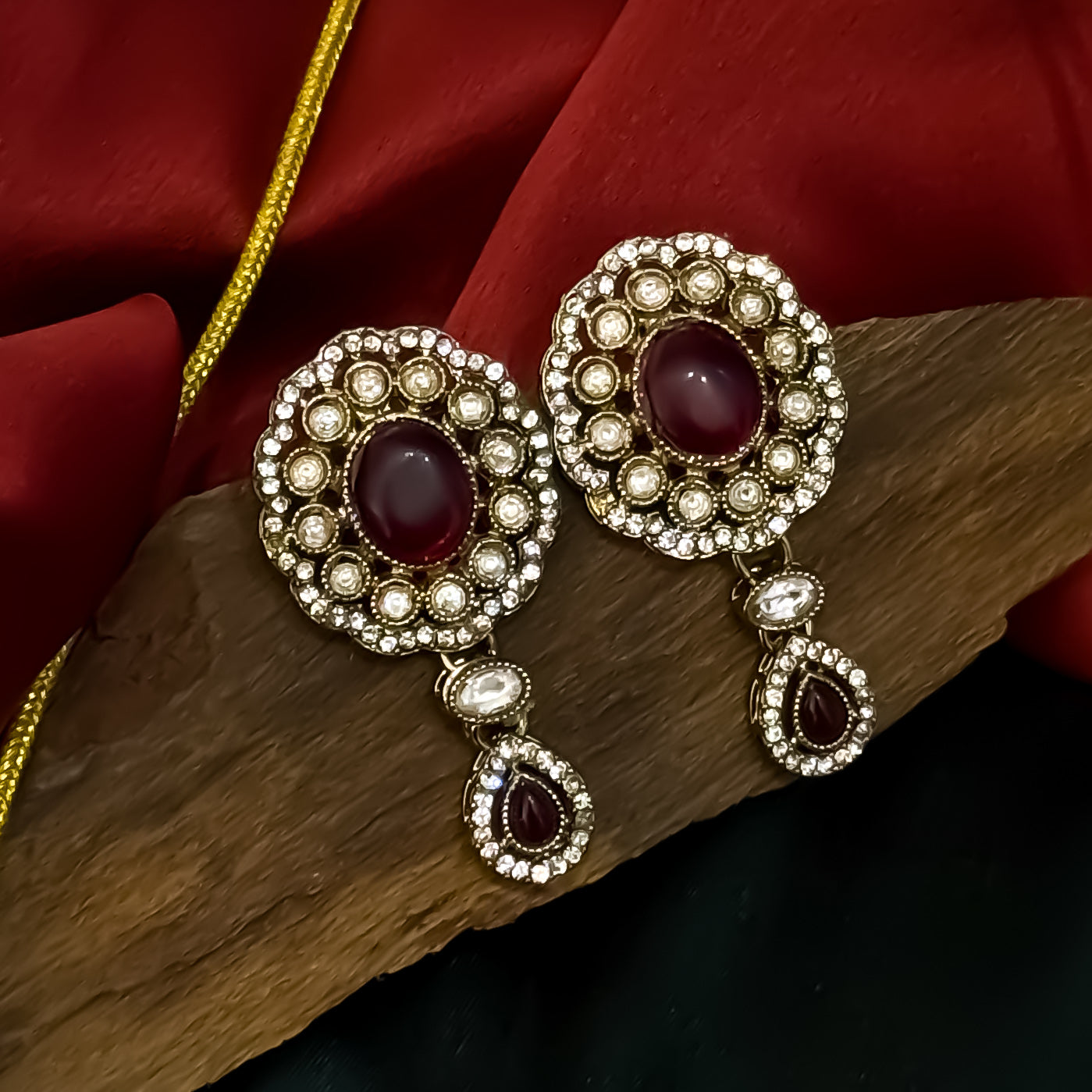 Rumani Premium Victorian Style Choker Necklace Set- Maroon