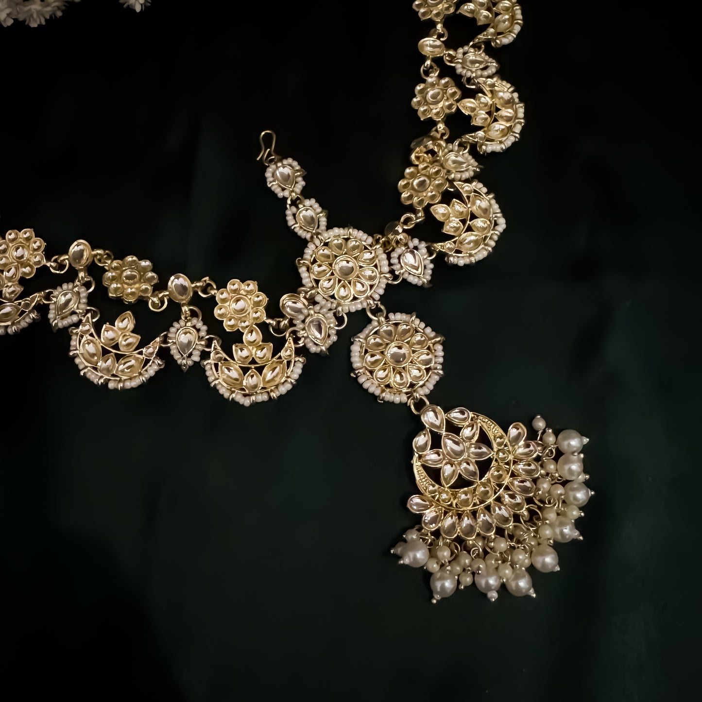 Anaska Dabi Kundan Chand Seeshpatti/Mathapatti with Teeka - Golden