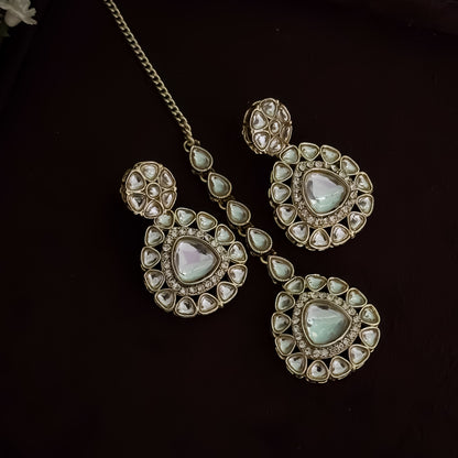 Hemakshi Golden Kundan Neckalce Set with Earrings & Teeka