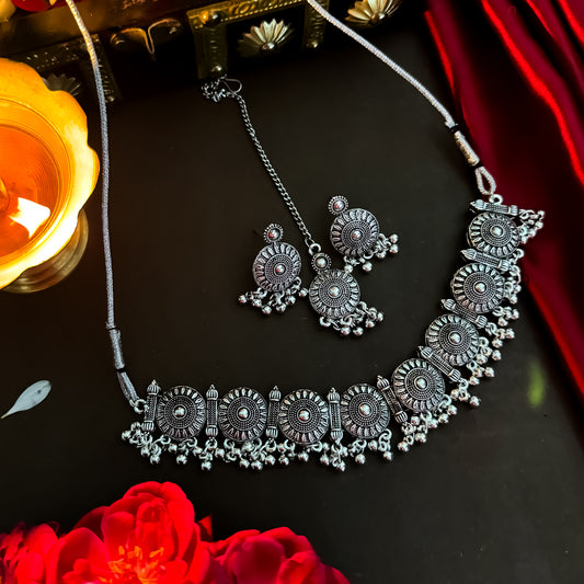 Mrunal Choker Necklace Set with teeka
