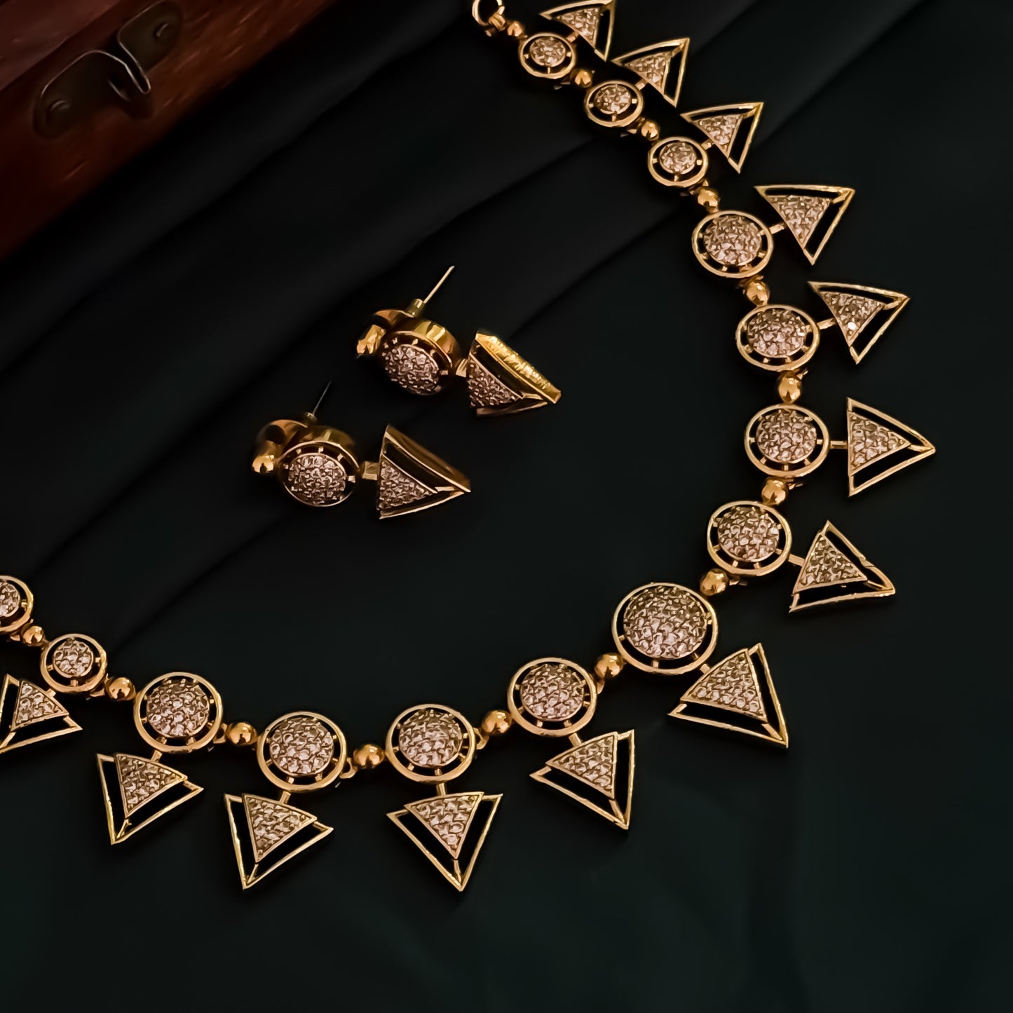 Varnika AD Necklace Set