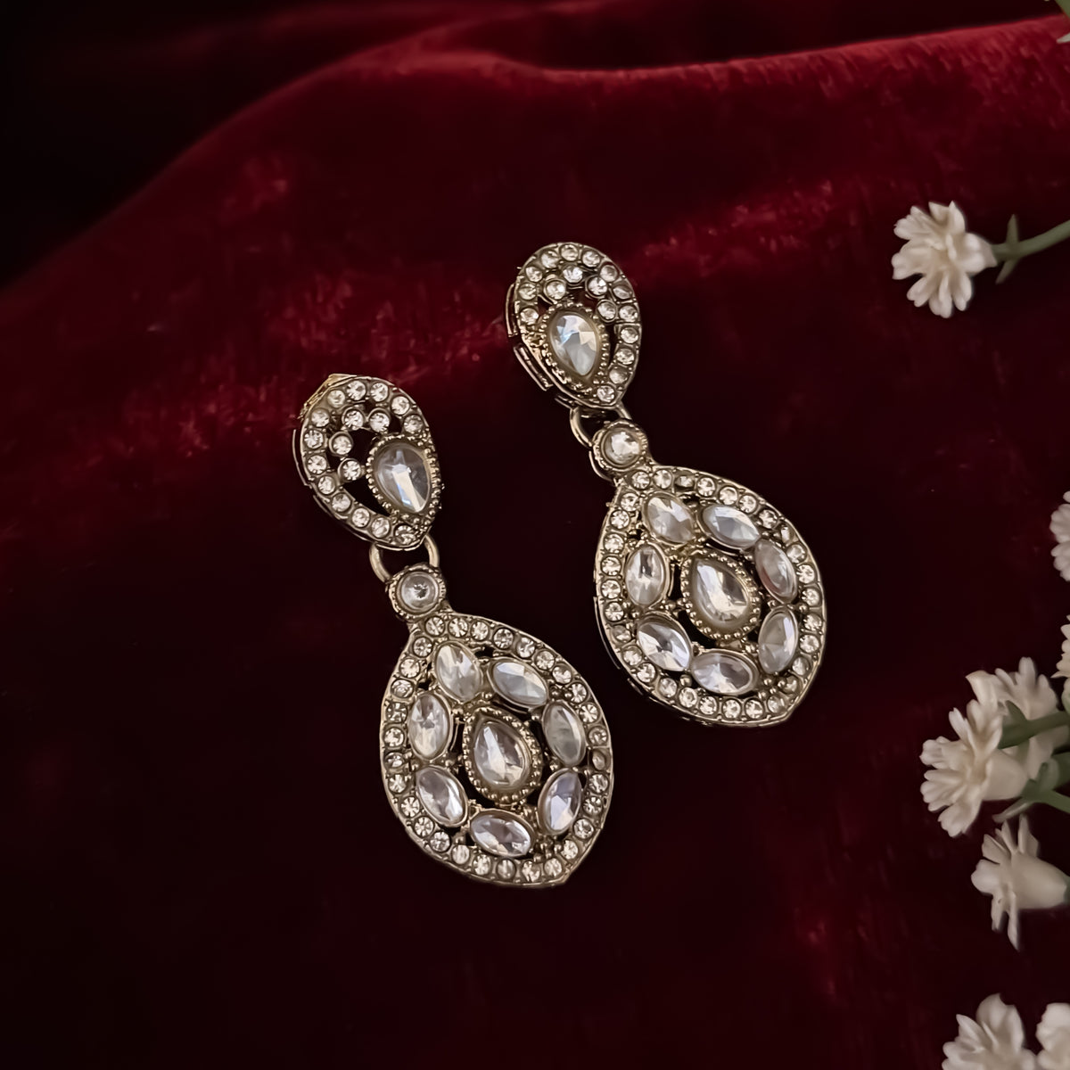 Golden Dhrishya Kundan Necklace Set