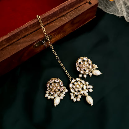 Mitali Kundan Sleek Golden Necklace Set with Earrings & Teeka