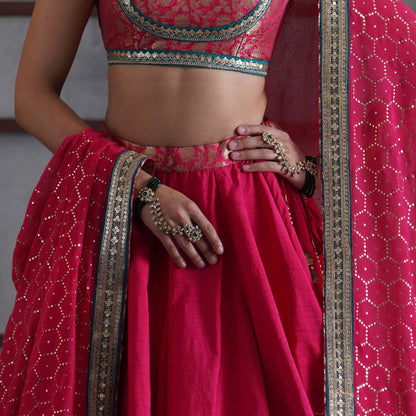 Neerja Premium Reverse AD Haathphool - Golden & Green