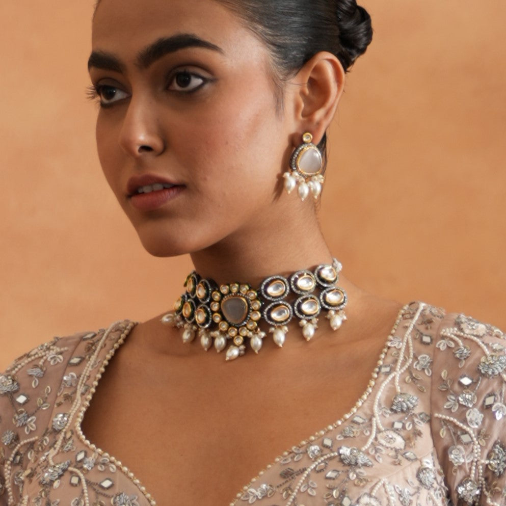 Devyani Kundan Necklce Set-Golden