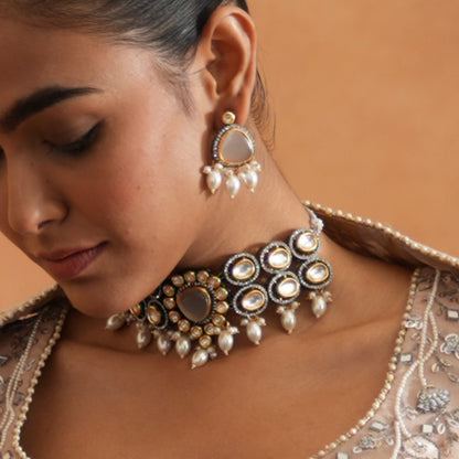 Devyani Kundan Necklce Set-Golden