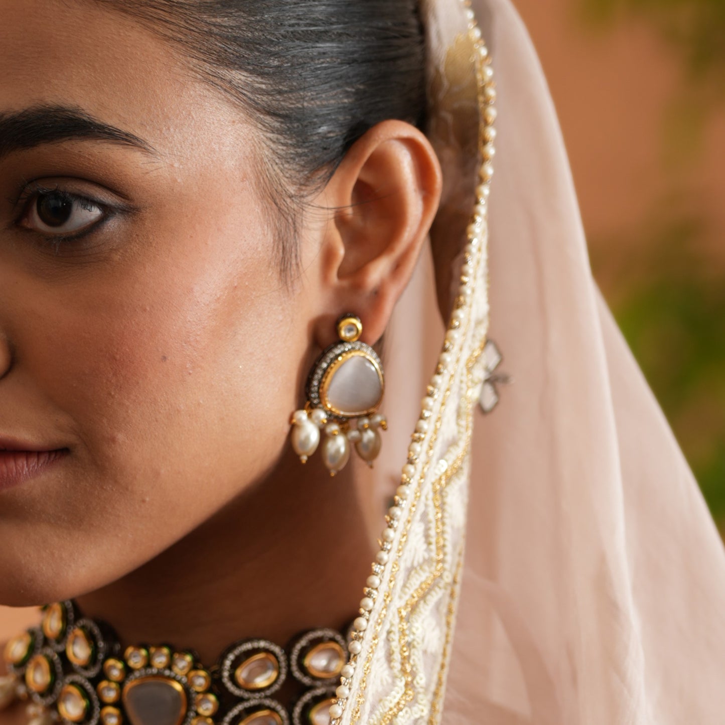 Devyani Kundan Necklce Set-Golden