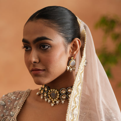 Devyani Kundan Necklce Set-Golden