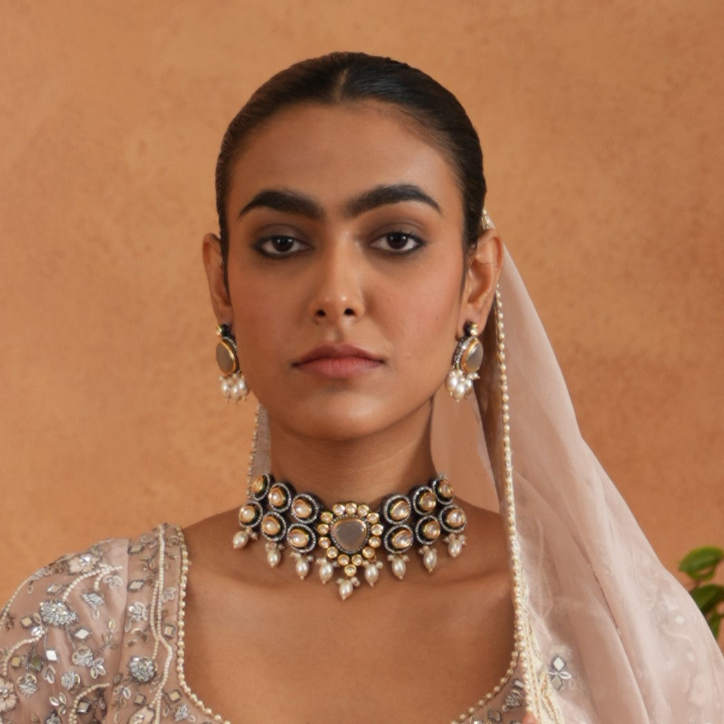 Devyani Kundan Necklce Set-Golden