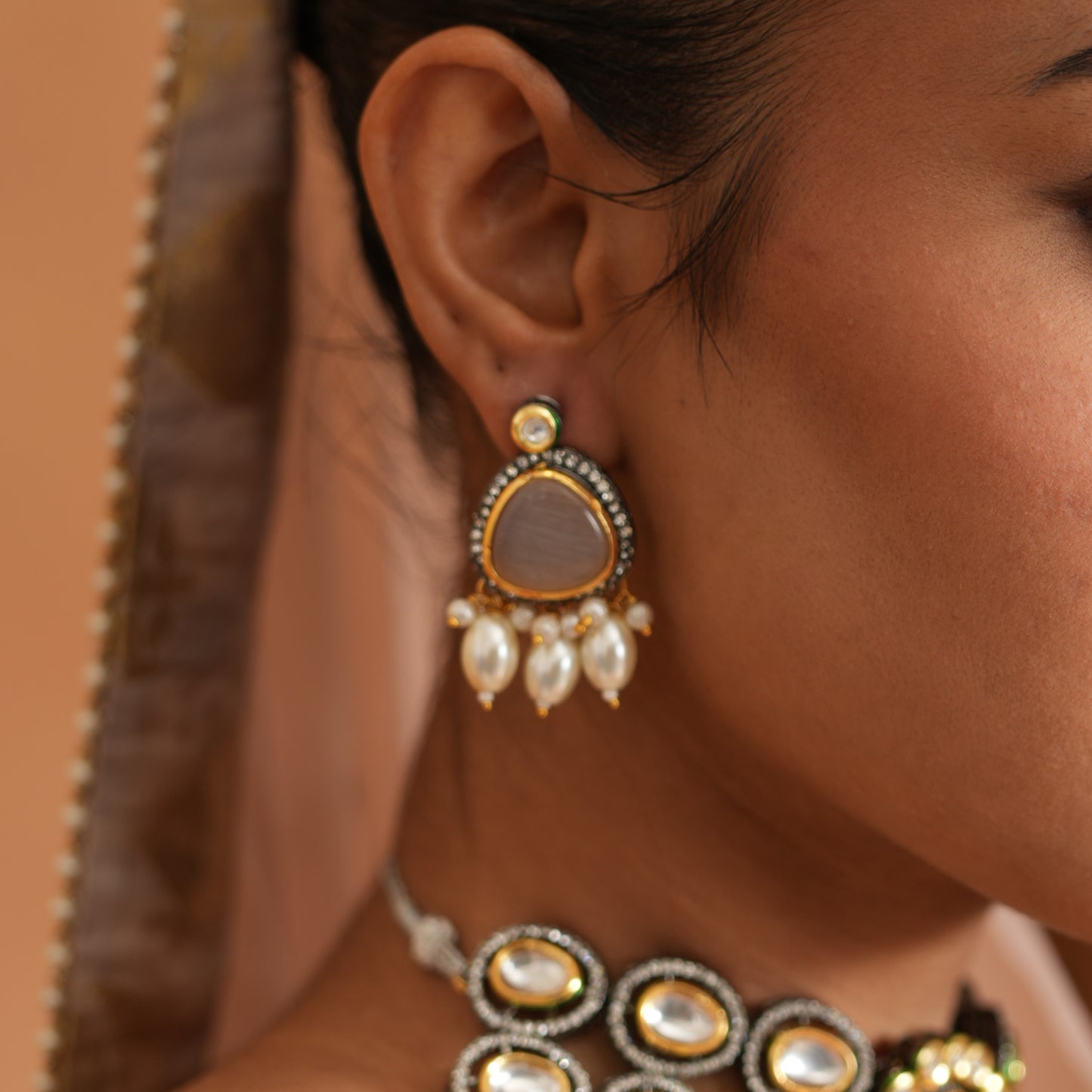Devyani Kundan Necklce Set-Golden