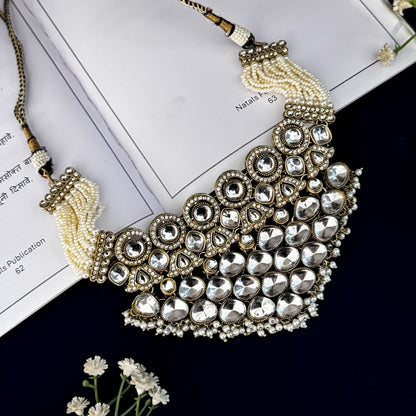 Golden Maahika Premium Necklace Set