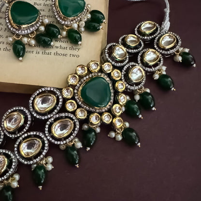Devyani Kundan Necklce Set-Green