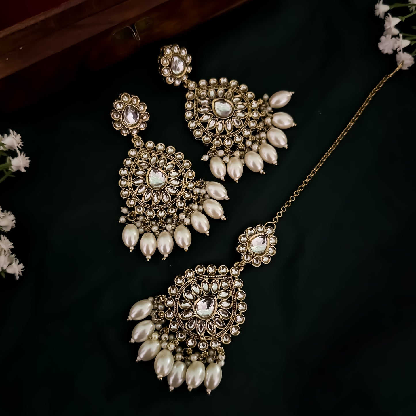 Mandana Kundan Pearl Necklace Set - Golden