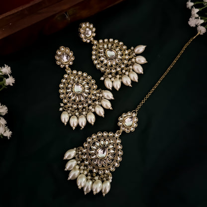 Mandana Kundan Pearl Necklace Set - Golden