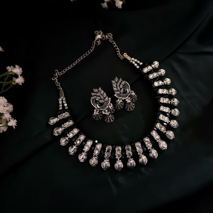 Nikan Necklace Set with Earrings - Silver