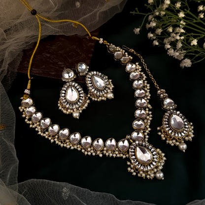 Saundarya Royal Kundan Necklace Set - Golden