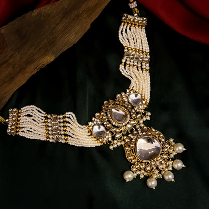 Sunaina Kundan Choker Necklace Set - Golden