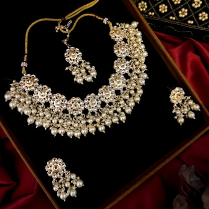 Ravneet Dabi Kundan Necklace Set - Golden
