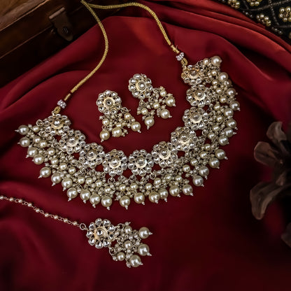 Ravneet Dabi Kundan Necklace Set - Golden