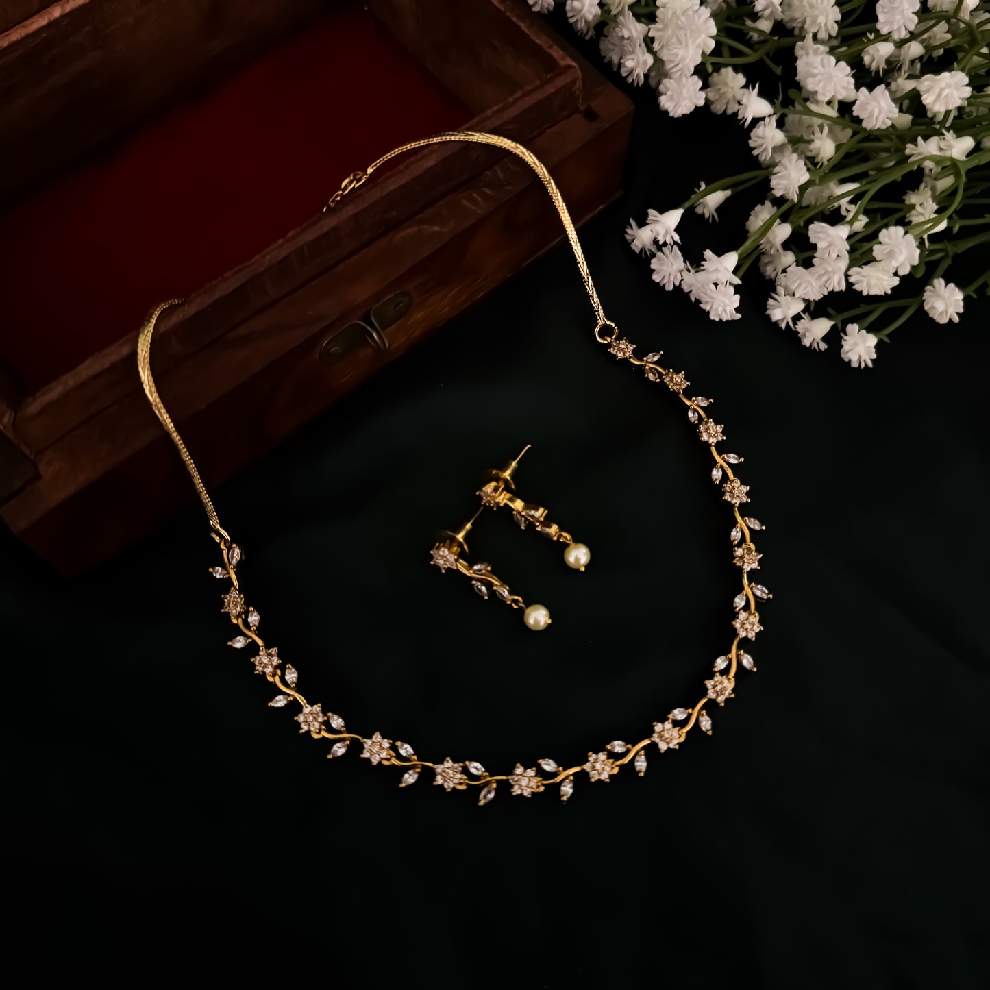 Petals Diamond Minimal AD Necklace Set