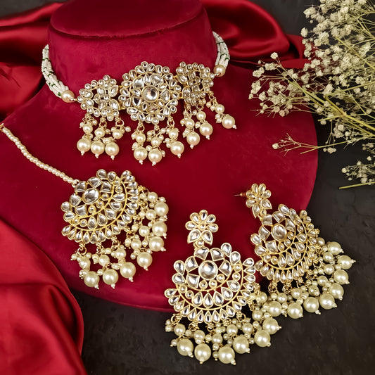 Amber Dabi Kundan Necklace Set - Golden
