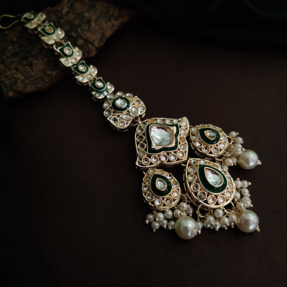 Niharika Kundan Necklace Set - Golden