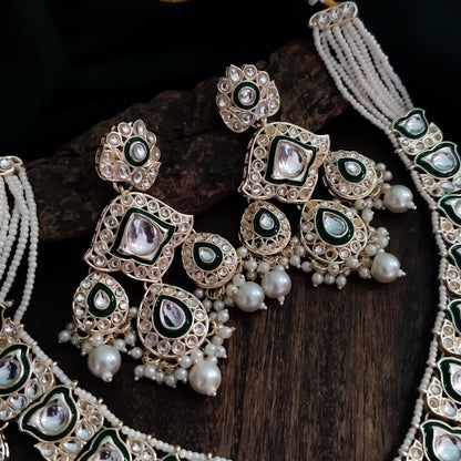 Niharika Kundan Necklace Set - Golden
