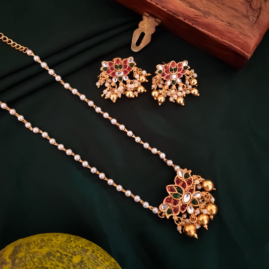Virangana Kemp Stone Pendant Set