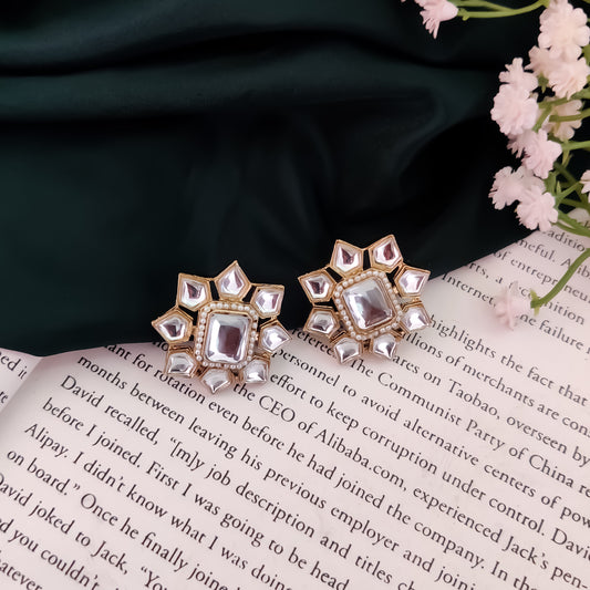 Shaheen Kundan Stud Earring - Golden