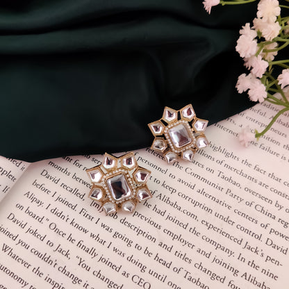 Shaheen Kundan Stud Earring - Golden