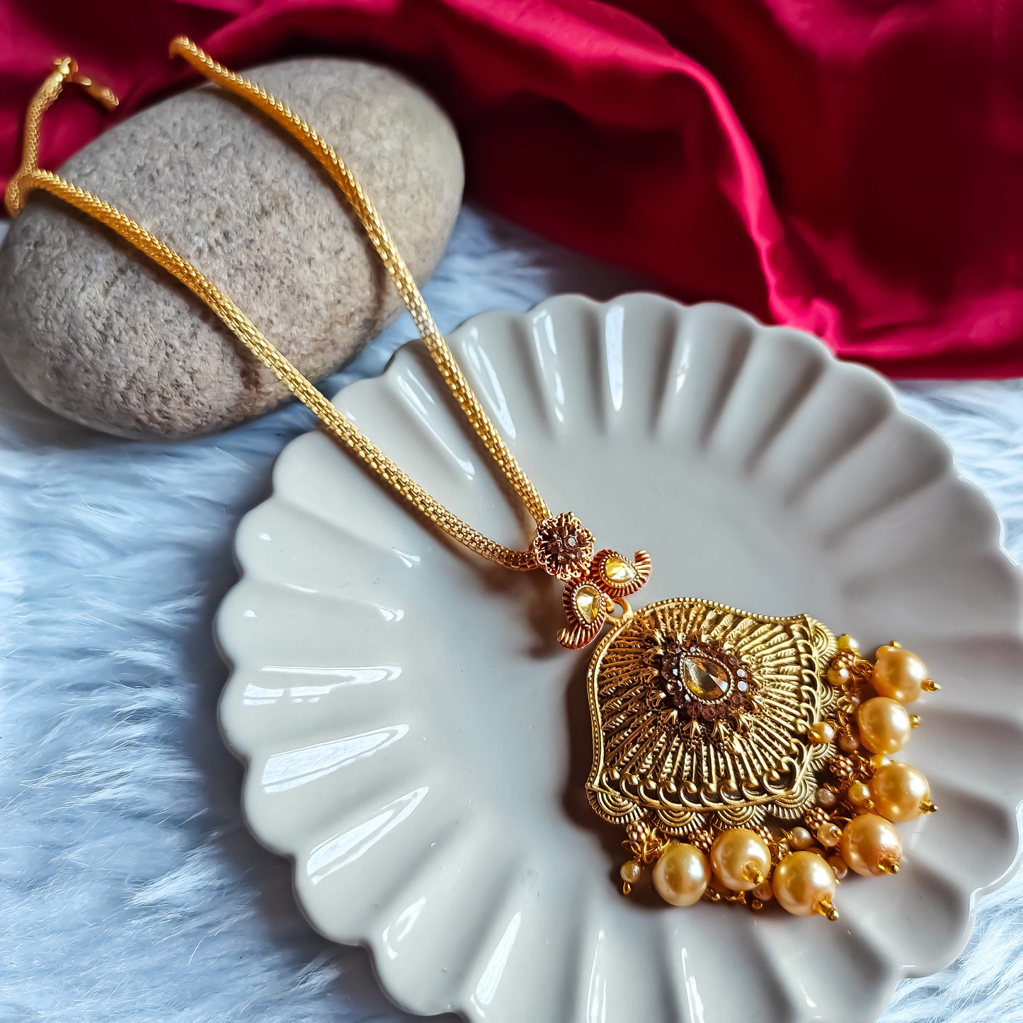 Yasi Matte Gold Polish Necklace Set