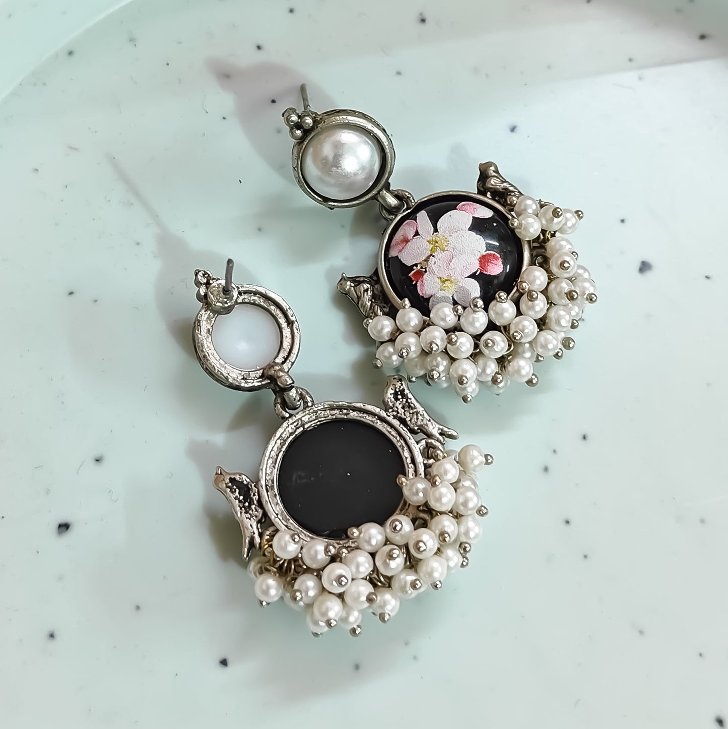 Floral Pearl Earring- Black
