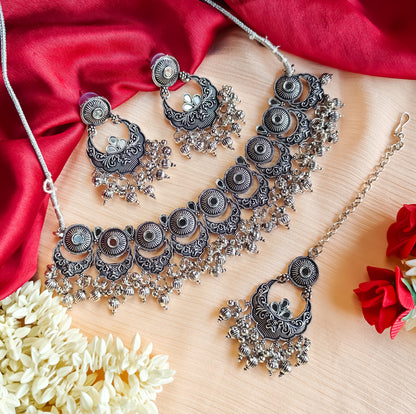 Nitha Necklace Set with Teeka