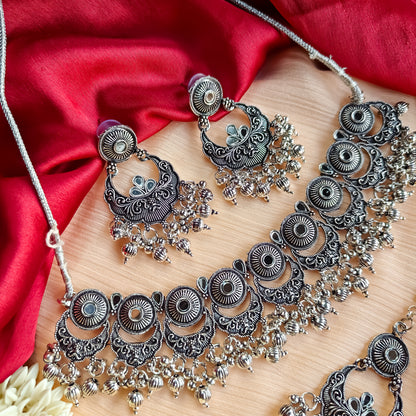 Nitha Necklace Set with Teeka